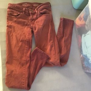 Vans skinny jeans. Perfect for fall 🍁🍂